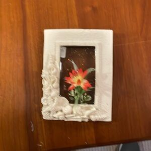 3-D HANDCRAFTED FLORALS SET IN RESIN IN CERAMIC FRAME